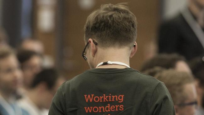 T-shirt with a text in back: Working wonders with Drupal