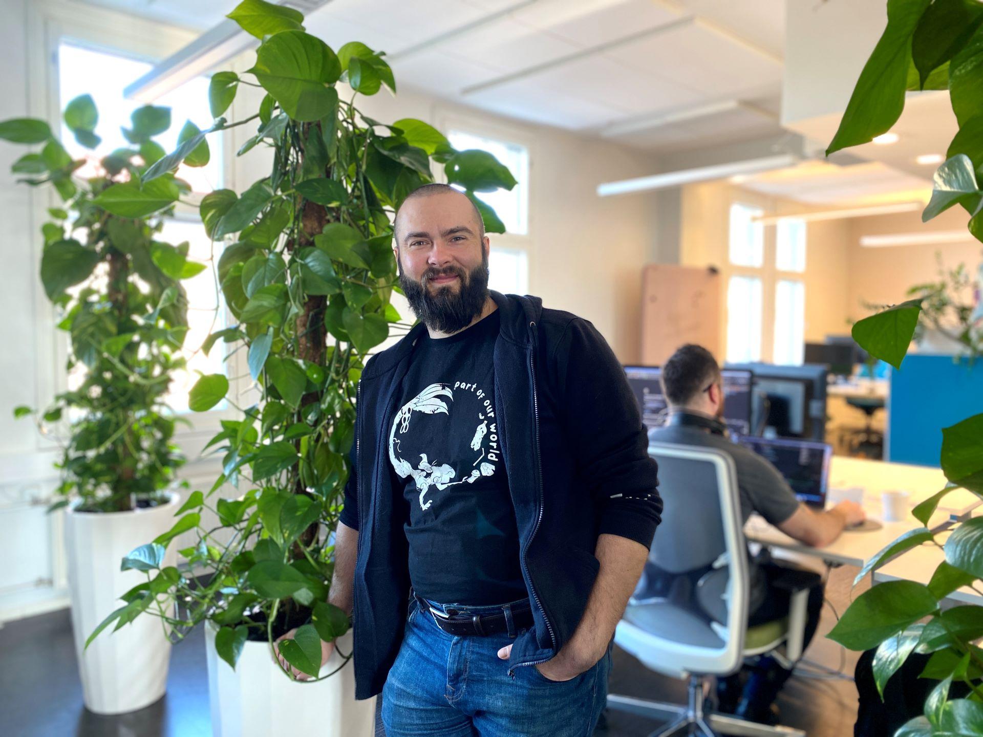 Janne Koponen smiling at Wunder Helsinki office with green plants in the background.
